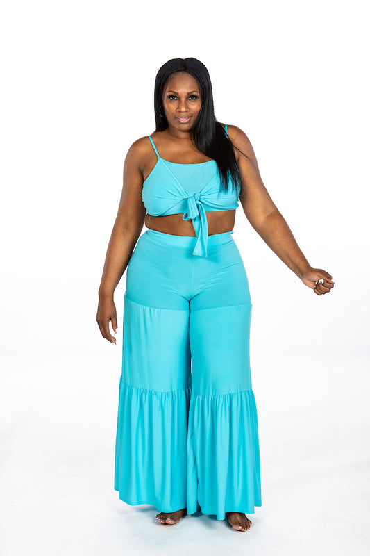 Breezy Set - Aqua (model is wearing a medium)